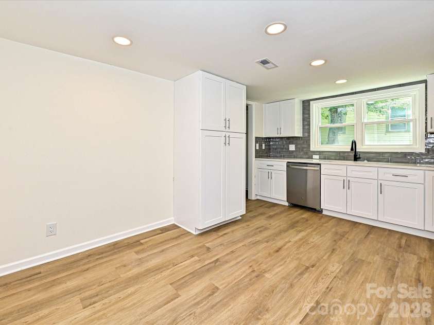 1228 Wilmington Avenue, Statesville, NC 28677.  MLS# CAR4388499, YatesRealty ID 28304. 