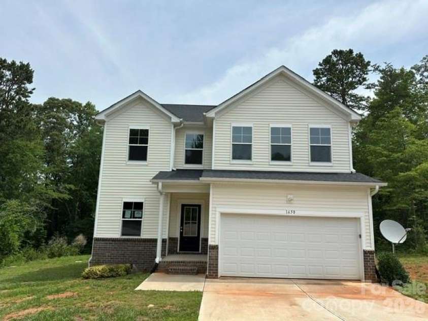 1650 Nicholas Way, Hickory, NC 28602.  MLS# CAR4390602, YatesRealty ID 28305. 