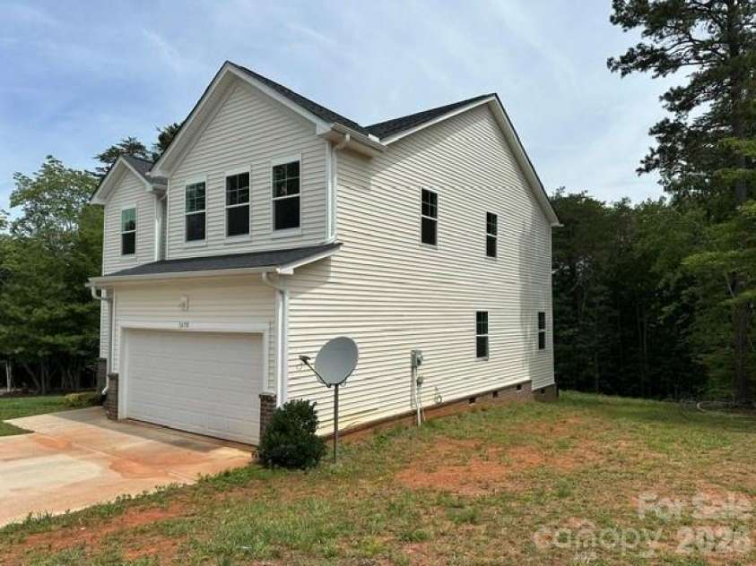1650 Nicholas Way, Hickory, NC 28602.  MLS# CAR4390602, YatesRealty ID 28305. 