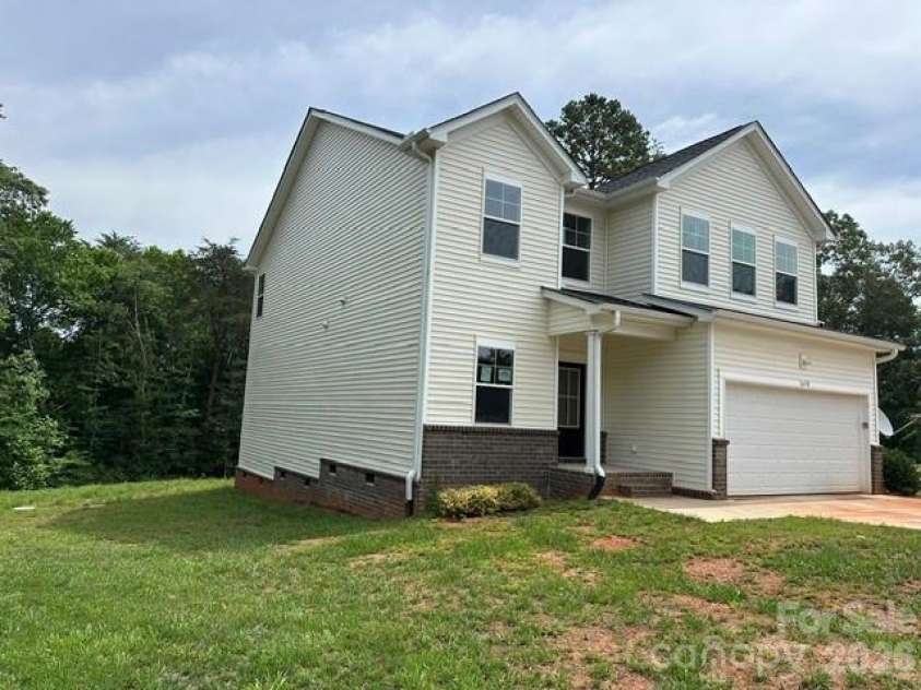 1650 Nicholas Way, Hickory, NC 28602.  MLS# CAR4390602, YatesRealty ID 28305. 