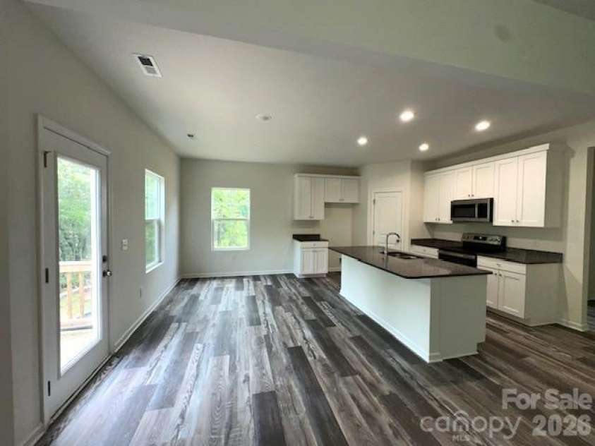 1650 Nicholas Way, Hickory, NC 28602.  MLS# CAR4390602, YatesRealty ID 28305. 