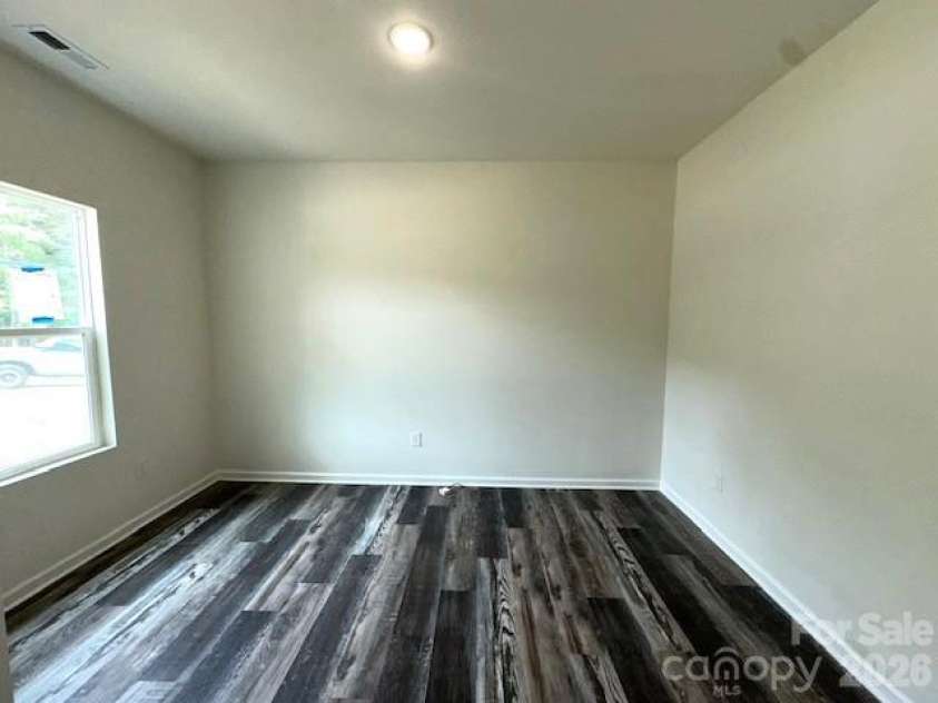 1650 Nicholas Way, Hickory, NC 28602.  MLS# CAR4390602, YatesRealty ID 28305. Flex room