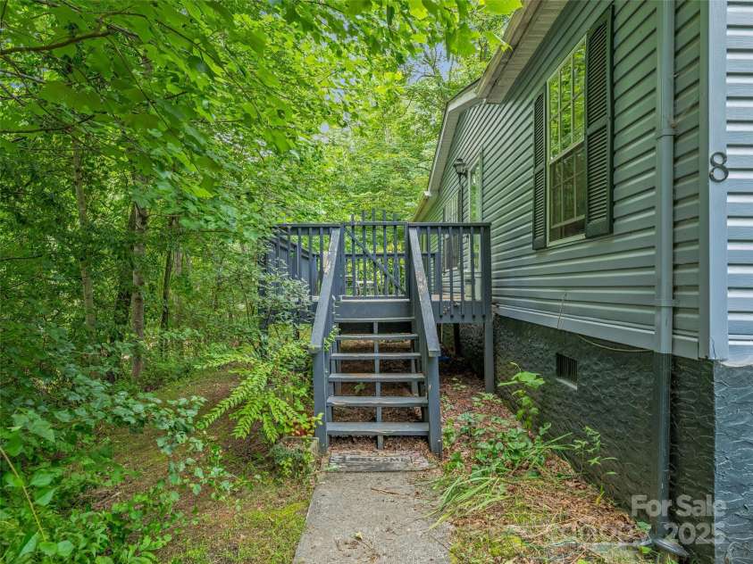 8 Vultures Nest None, Swannanoa, NC 28778.  MLS# CAR4278150, YatesRealty ID 28306. 