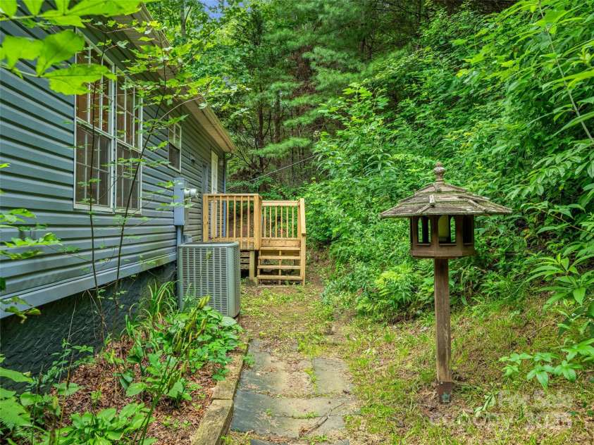 8 Vultures Nest None, Swannanoa, NC 28778.  MLS# CAR4278150, YatesRealty ID 28306. 