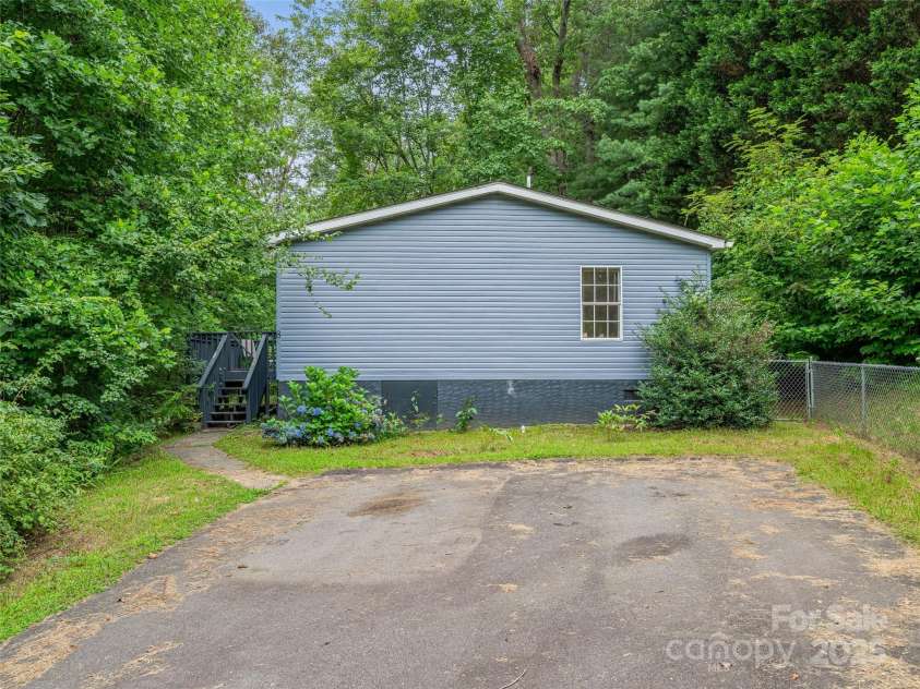 8 Vultures Nest None, Swannanoa, NC 28778.  MLS# CAR4278150, YatesRealty ID 28306. 