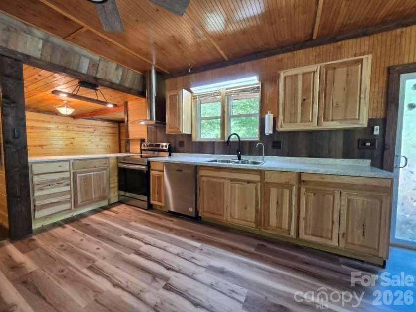 92 Buchanan Drive, Bakersville, NC 28705.  MLS# CAR4390625, YatesRealty ID 28306. 