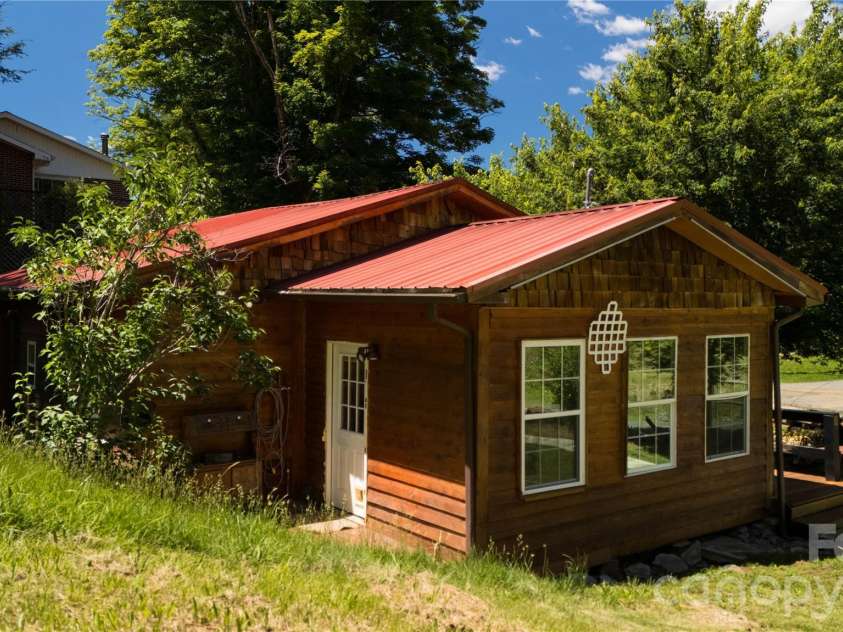 92 Buchanan Drive, Bakersville, NC 28705.  MLS# CAR4390625, YatesRealty ID 28306. 