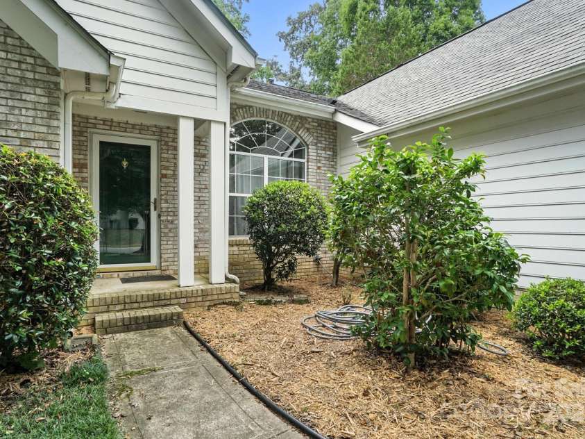 8213 Martindale Lane, Charlotte, NC 28216.  MLS# CAR4285690, YatesRealty ID 28308. 