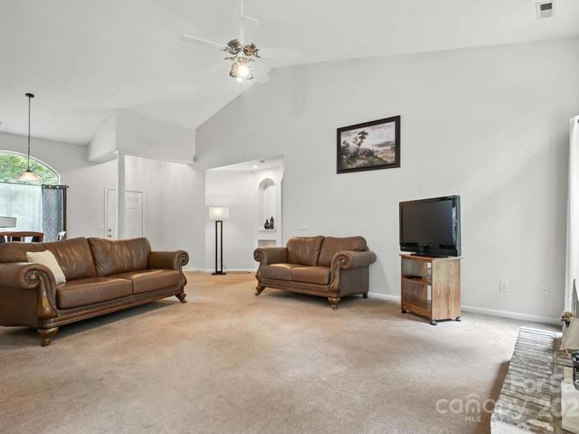 8213 Martindale Lane, Charlotte, NC 28216.  MLS# CAR4285690, YatesRealty ID 28308. 