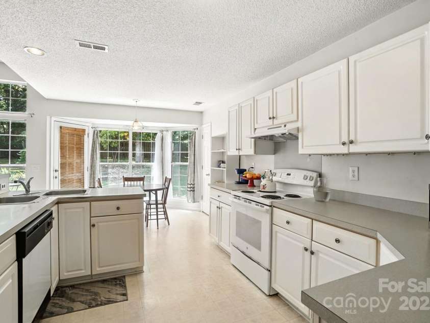 8213 Martindale Lane, Charlotte, NC 28216.  MLS# CAR4285690, YatesRealty ID 28308. 