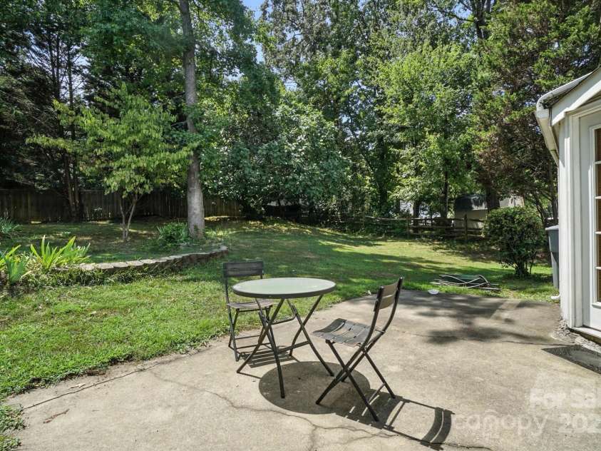 8213 Martindale Lane, Charlotte, NC 28216.  MLS# CAR4285690, YatesRealty ID 28308. 
