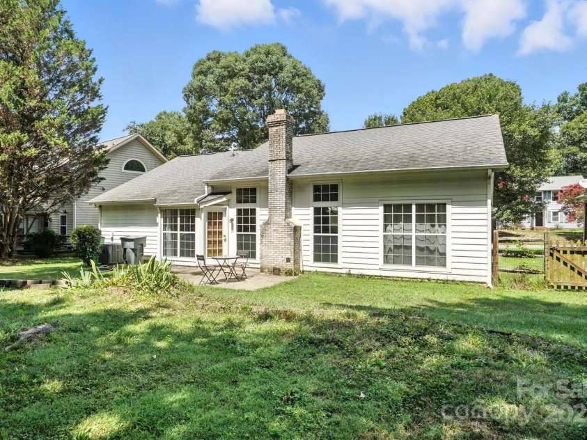 8213 Martindale Lane, Charlotte, NC 28216.  MLS# CAR4285690, YatesRealty ID 28308. 