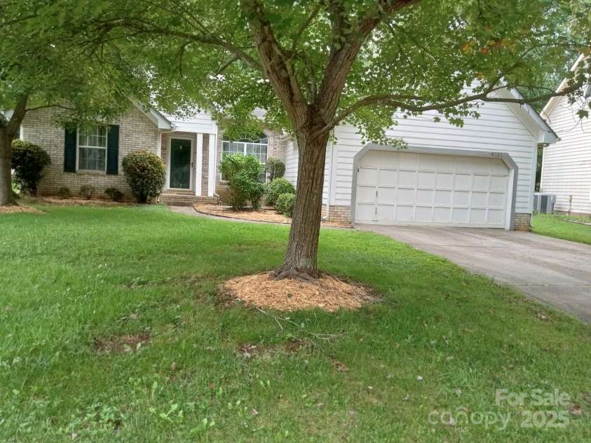 8213 Martindale Lane, Charlotte, NC 28216.  MLS# CAR4285690, YatesRealty ID 28308. 