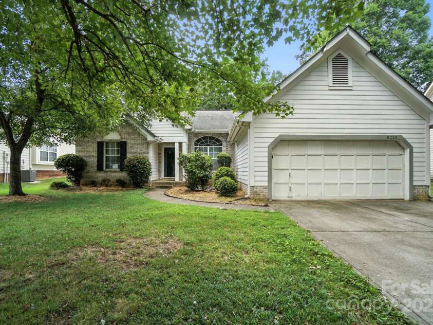 8213 Martindale Lane, Charlotte, NC 28216.  MLS# CAR4285690, YatesRealty ID 28308. 