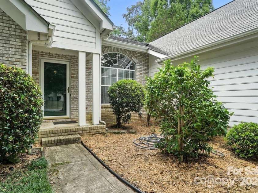 8213 Martindale Lane, Charlotte, NC 28216.  MLS# CAR4317563, YatesRealty ID 28308. 