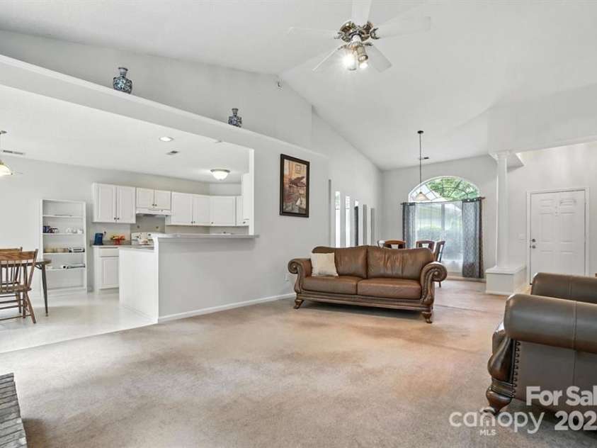 8213 Martindale Lane, Charlotte, NC 28216.  MLS# CAR4317563, YatesRealty ID 28308. 