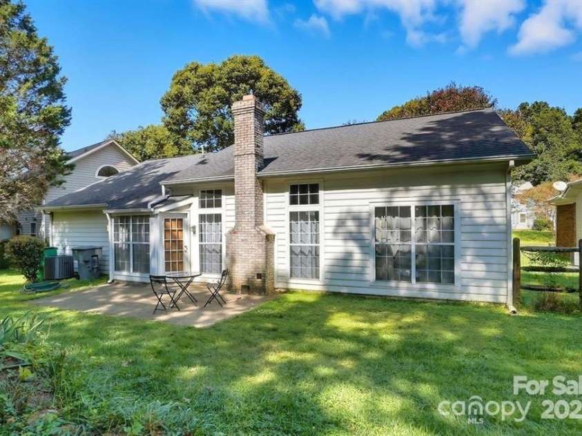 8213 Martindale Lane, Charlotte, NC 28216.  MLS# CAR4317563, YatesRealty ID 28308. 