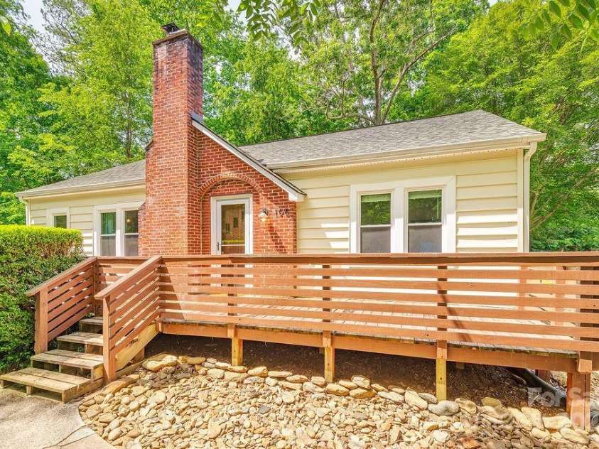 106 Shelburne Road, Asheville, NC 28806.  MLS# CAR4264769, YatesRealty ID 28309. 