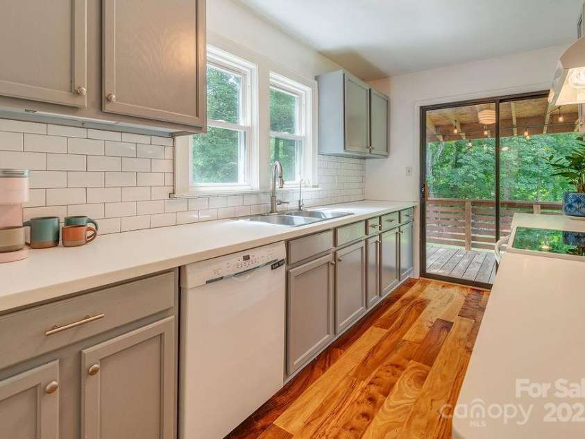 106 Shelburne Road, Asheville, NC 28806.  MLS# CAR4264769, YatesRealty ID 28309. 