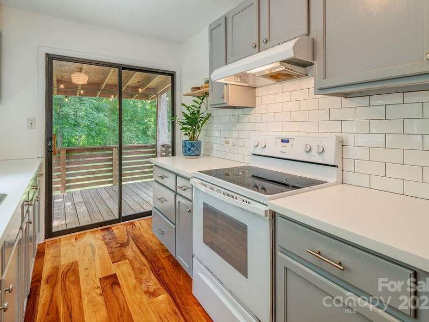 106 Shelburne Road, Asheville, NC 28806.  MLS# CAR4264769, YatesRealty ID 28309. 