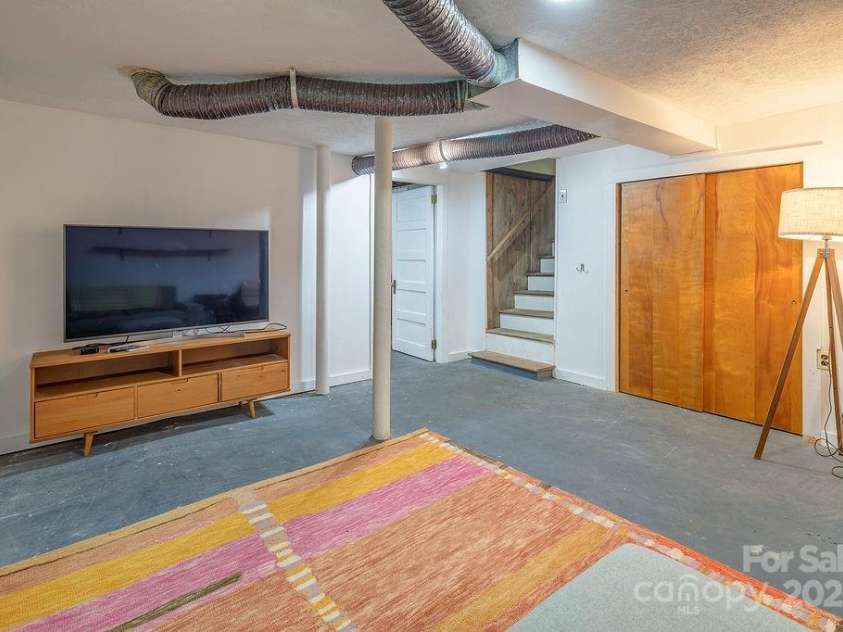 106 Shelburne Road, Asheville, NC 28806.  MLS# CAR4264769, YatesRealty ID 28309. 