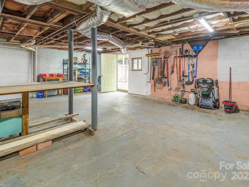 106 Shelburne Road, Asheville, NC 28806.  MLS# CAR4264769, YatesRealty ID 28309. 