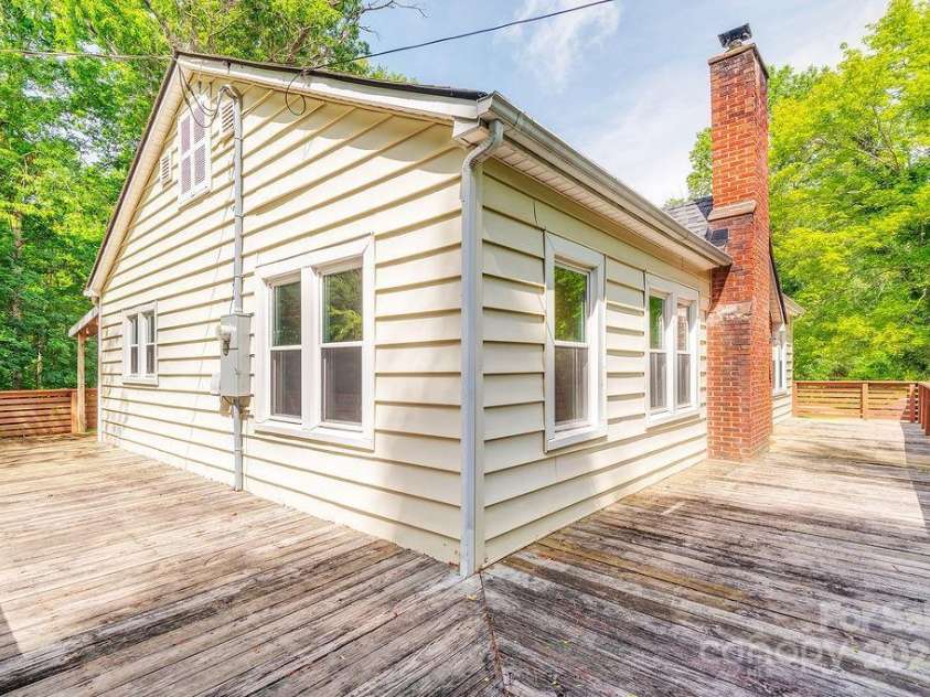 106 Shelburne Road, Asheville, NC 28806.  MLS# CAR4264769, YatesRealty ID 28309. 