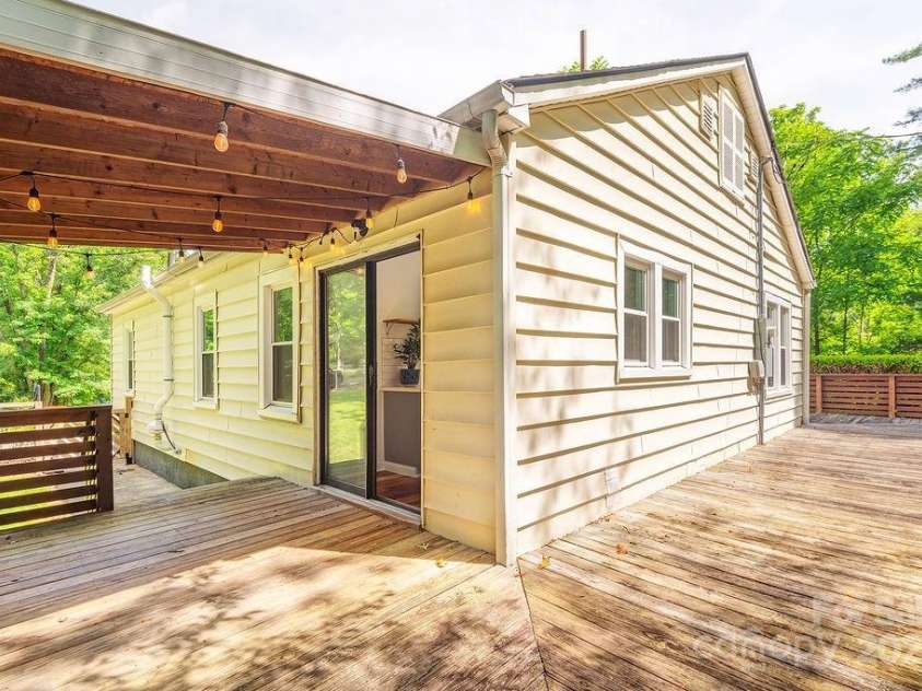 106 Shelburne Road, Asheville, NC 28806.  MLS# CAR4264769, YatesRealty ID 28309. 