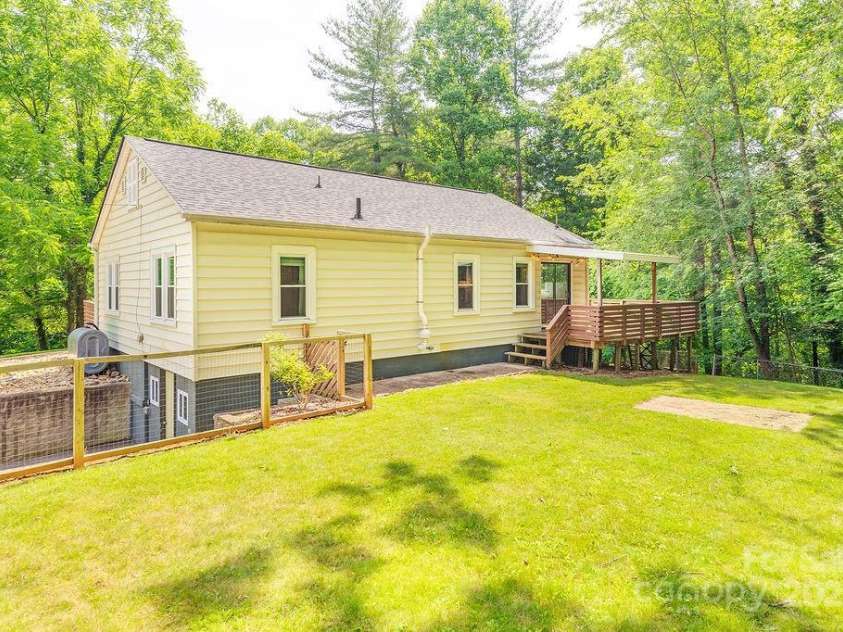 106 Shelburne Road, Asheville, NC 28806.  MLS# CAR4264769, YatesRealty ID 28309. 