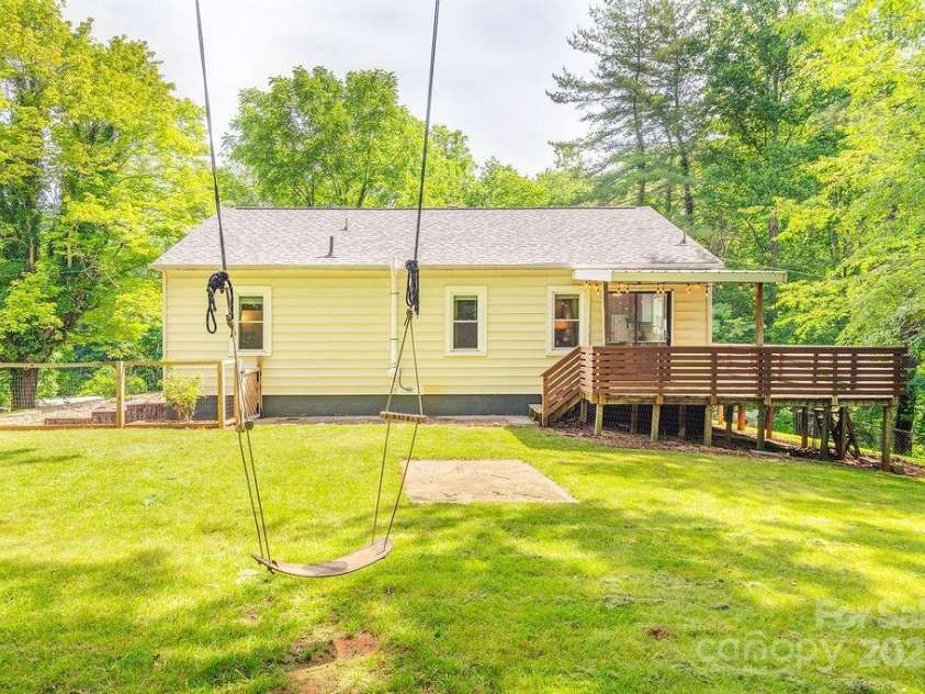 106 Shelburne Road, Asheville, NC 28806.  MLS# CAR4264769, YatesRealty ID 28309. 