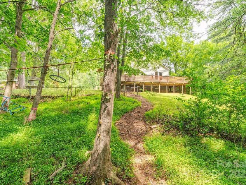 106 Shelburne Road, Asheville, NC 28806.  MLS# CAR4264769, YatesRealty ID 28309. 