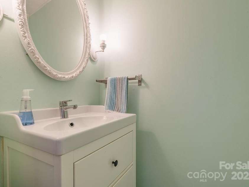 106 Shelburne Road, Asheville, NC 28806.  MLS# CAR4264769, YatesRealty ID 28309. 