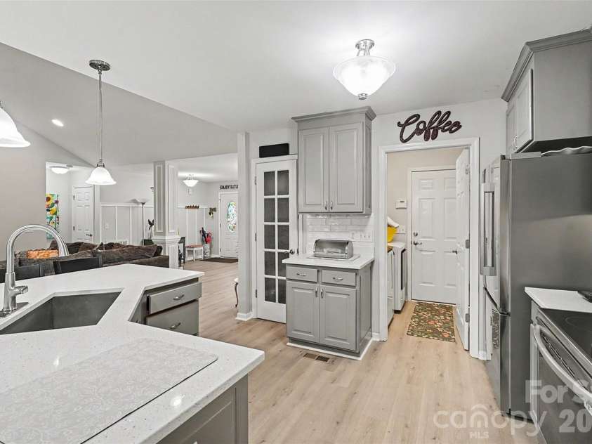 202 27th Street None, Kannapolis, NC 28083.  MLS# CAR4335506, YatesRealty ID 2831. 