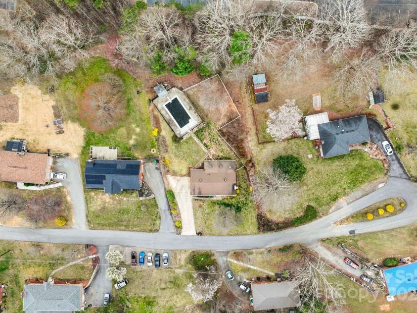 31 Vista Drive, Candler, NC 28715.  MLS# CAR4238008, YatesRealty ID 2831. 
