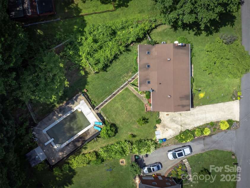 31 Vista Drive, Candler, NC 28715.  MLS# CAR4238008, YatesRealty ID 2831. 