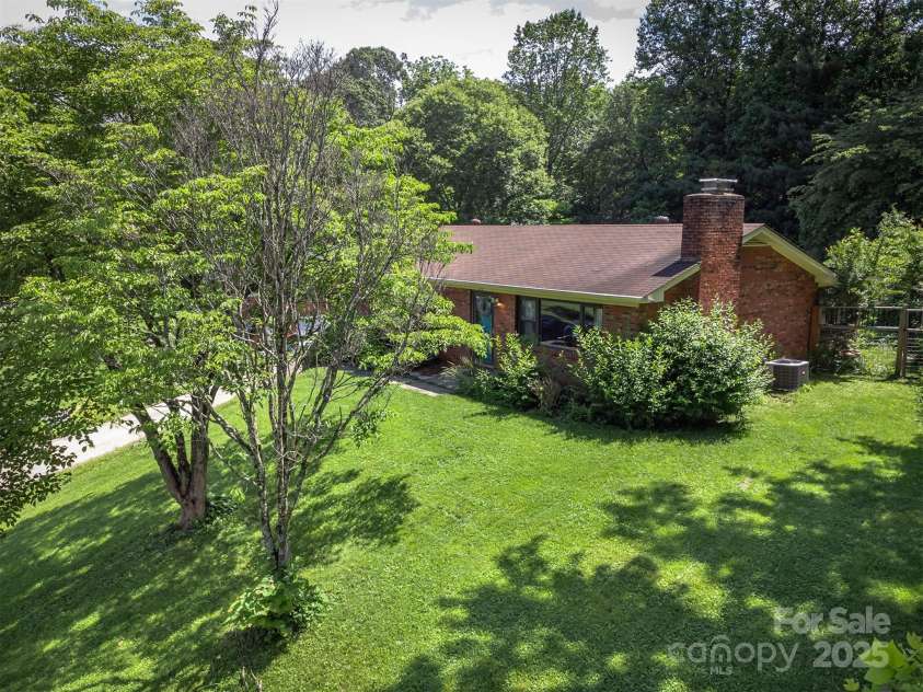31 Vista Drive, Candler, NC 28715.  MLS# CAR4238008, YatesRealty ID 2831. 