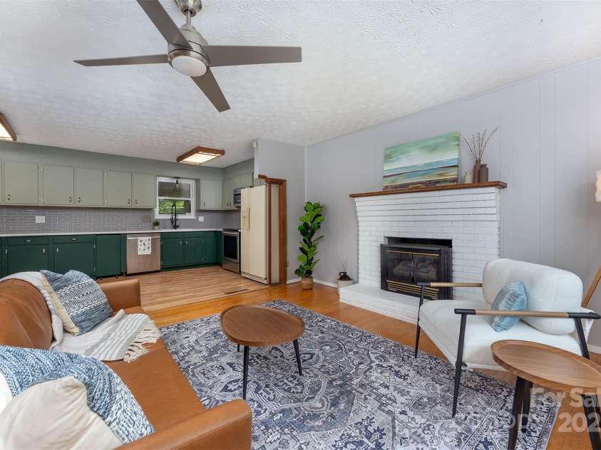 31 Vista Drive, Candler, NC 28715.  MLS# CAR4238008, YatesRealty ID 2831. 