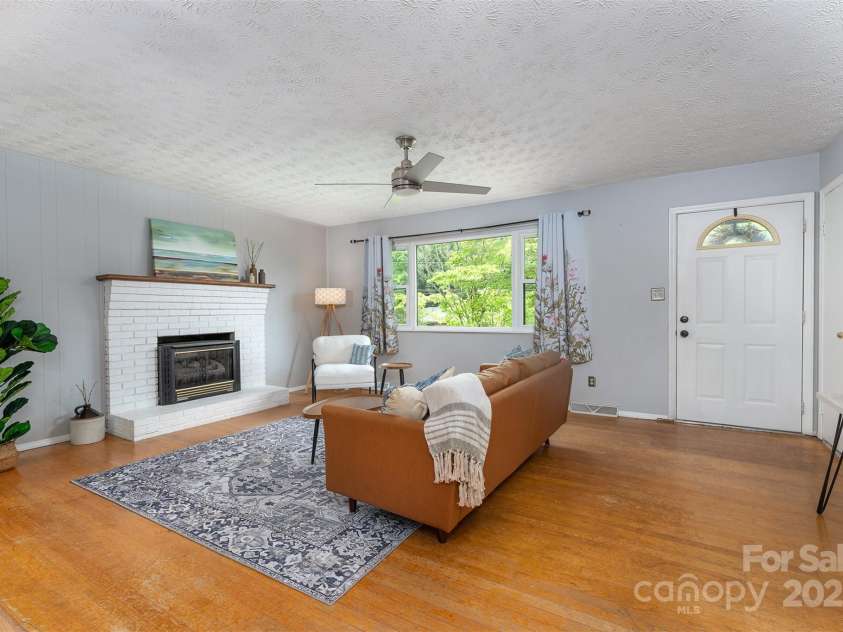 31 Vista Drive, Candler, NC 28715.  MLS# CAR4238008, YatesRealty ID 2831. 