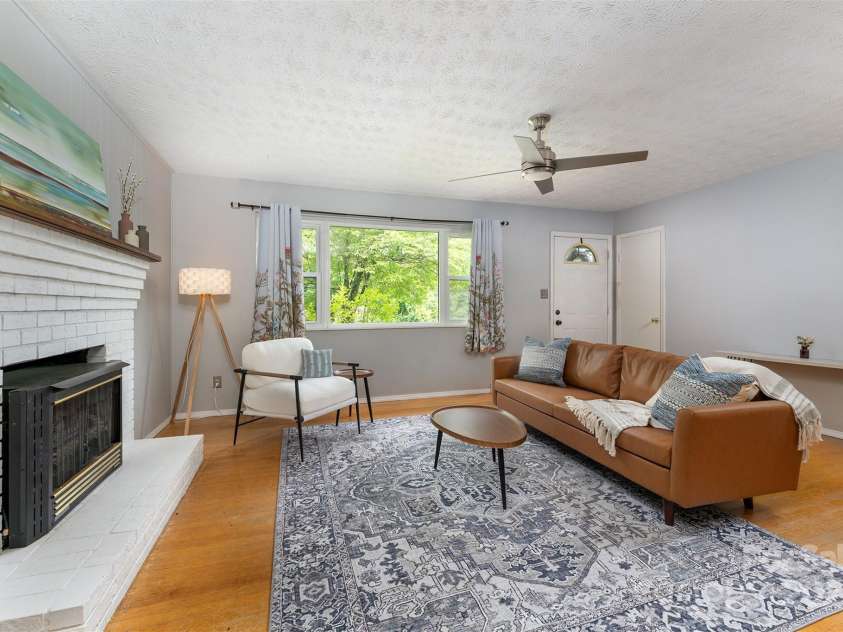 31 Vista Drive, Candler, NC 28715.  MLS# CAR4238008, YatesRealty ID 2831. 