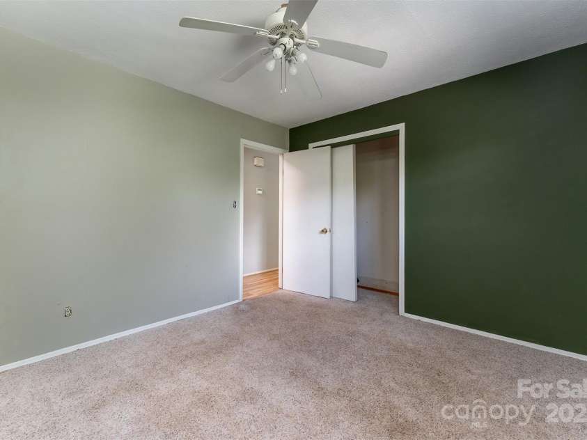 31 Vista Drive, Candler, NC 28715.  MLS# CAR4238008, YatesRealty ID 2831. 