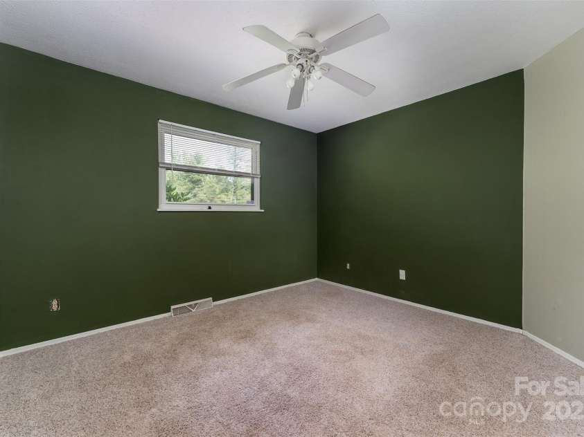 31 Vista Drive, Candler, NC 28715.  MLS# CAR4238008, YatesRealty ID 2831. 