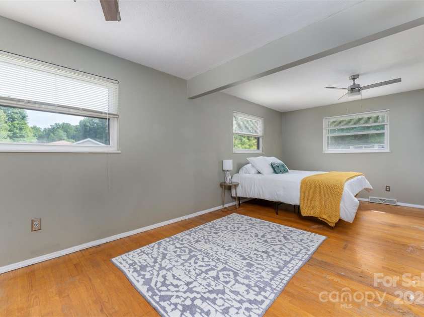 31 Vista Drive, Candler, NC 28715.  MLS# CAR4238008, YatesRealty ID 2831. 