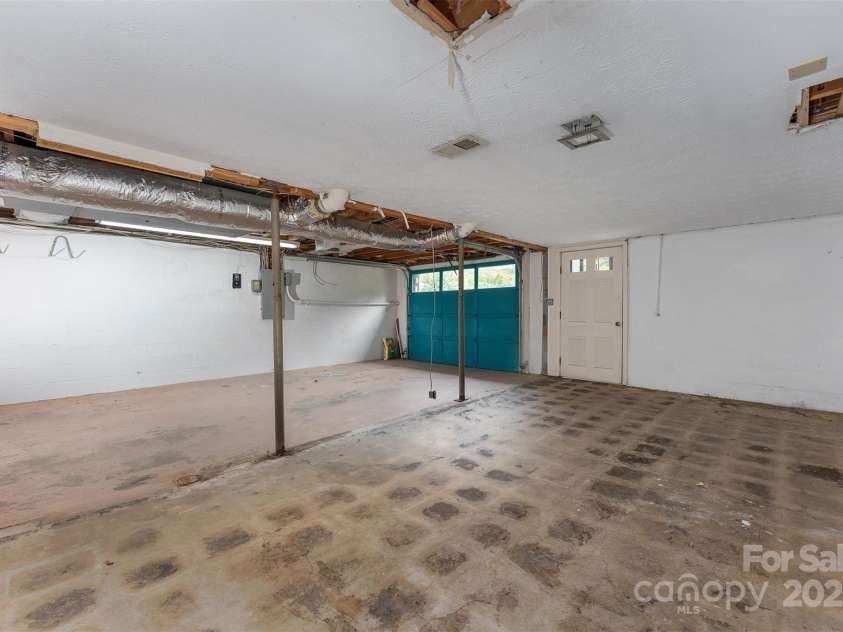 31 Vista Drive, Candler, NC 28715.  MLS# CAR4238008, YatesRealty ID 2831. 
