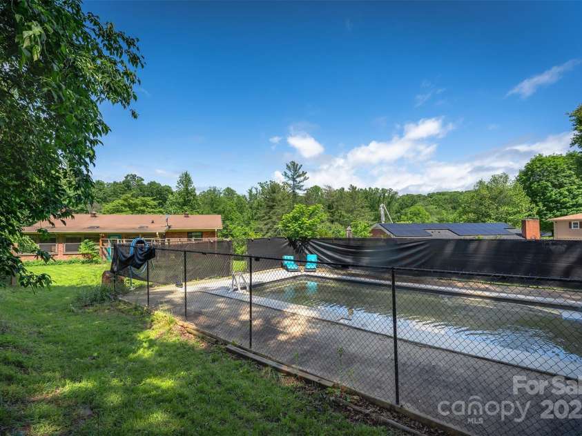 31 Vista Drive, Candler, NC 28715.  MLS# CAR4238008, YatesRealty ID 2831. 