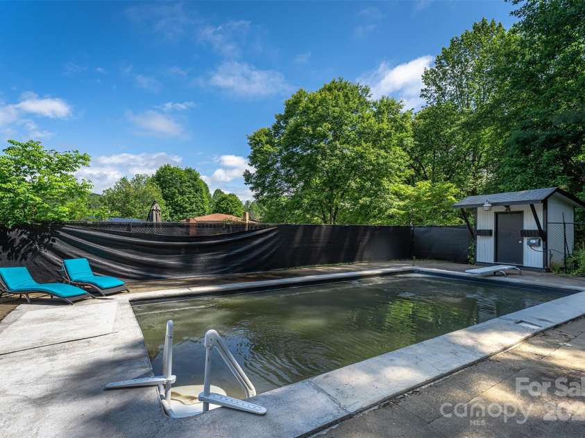 31 Vista Drive, Candler, NC 28715.  MLS# CAR4238008, YatesRealty ID 2831. 