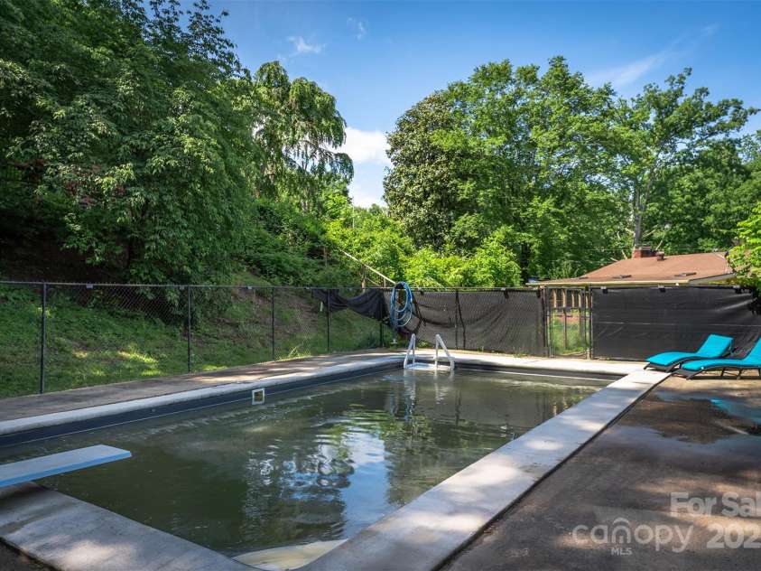 31 Vista Drive, Candler, NC 28715.  MLS# CAR4238008, YatesRealty ID 2831. 