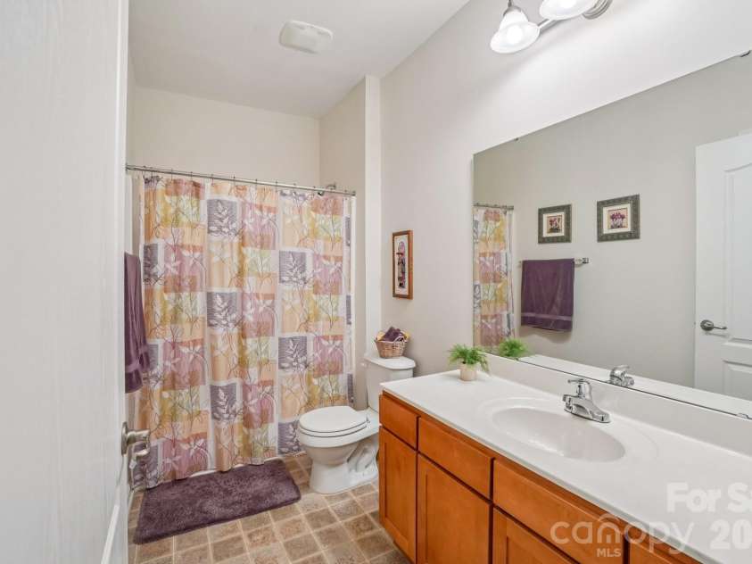 316 Appeldoorn Circle, Asheville, NC 28803.  MLS# CAR4316997, YatesRealty ID 2831. Full bath