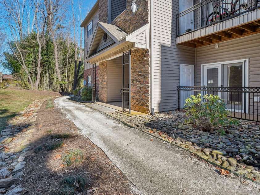 316 Appeldoorn Circle, Asheville, NC 28803.  MLS# CAR4316997, YatesRealty ID 2831. Walking trail