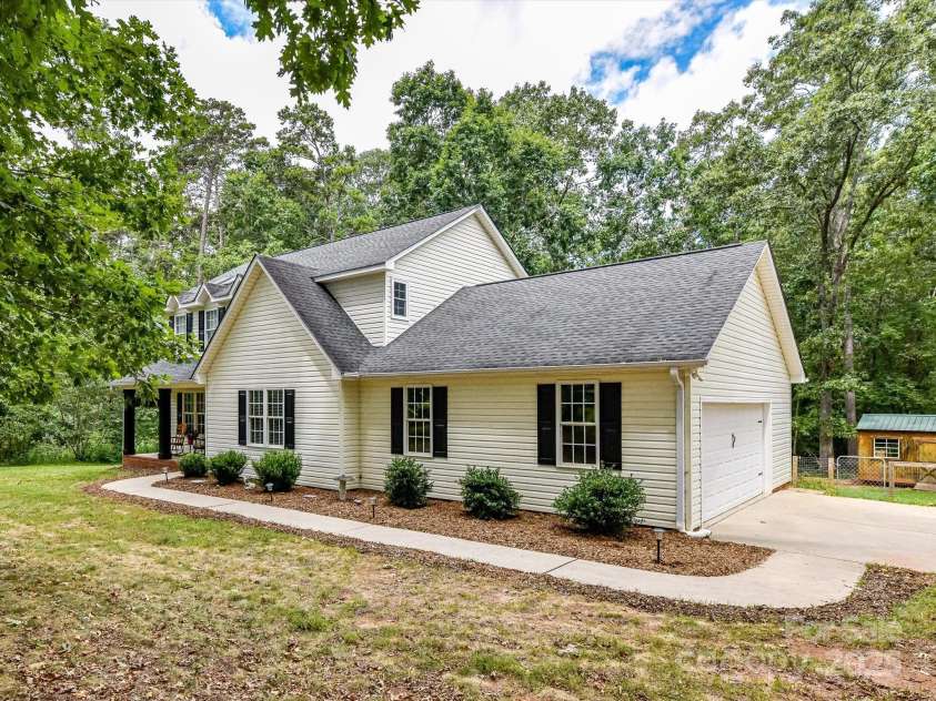 1338 Pell Drive, Lincolnton, NC 28092.  MLS# CAR4284910, YatesRealty ID 28310. 