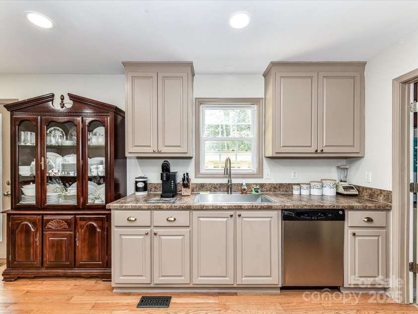 1338 Pell Drive, Lincolnton, NC 28092.  MLS# CAR4284910, YatesRealty ID 28310. 